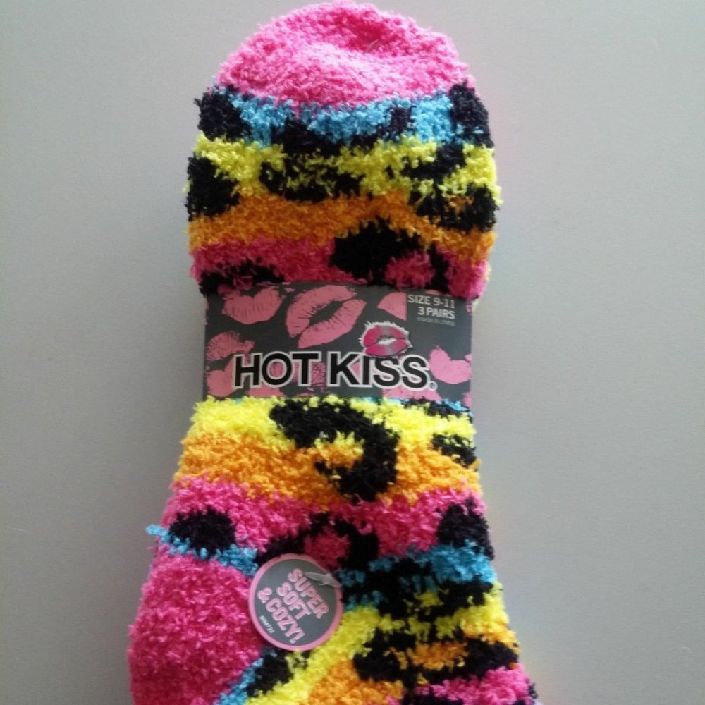 🆕WOMEN'S WARM WINTER SOCKS 3 PAIRS "hot kiss" SIZE 9-11 MULTICOLORS NWT
